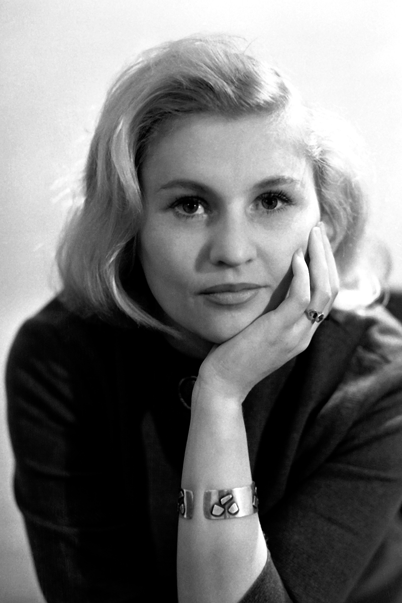 гуляева молодая.jpg