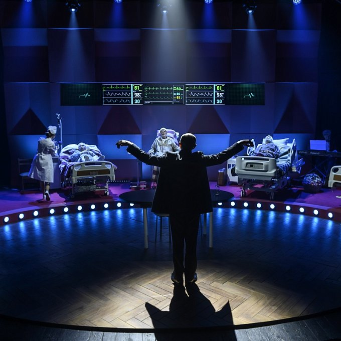 Третий звонок, господа!