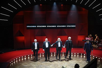 Третий звонок, господа!