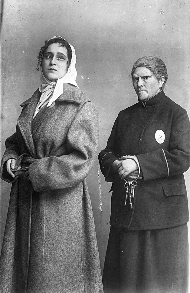 «Воскресение», 1930 г. Катюша Маслова – К.Н. Еланская, Надзирательница в тюрьме – Е.Ф. Скульская