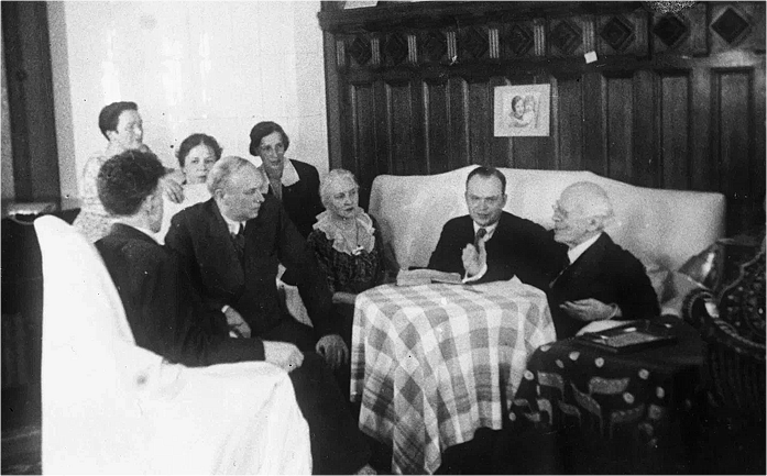 К.С. Станиславский репетирует «Тартюфа» у себя дома. 1937 г.