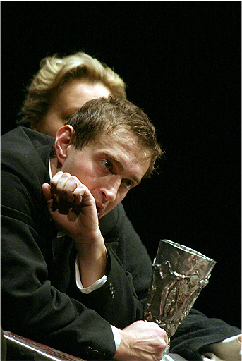 «Гамлет», 2005 г. Клавдий – К.Ю. Хабенский,  Гертруда – М.Г. Голуб