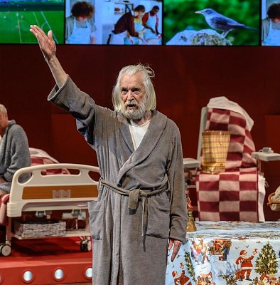 Третий звонок, господа!