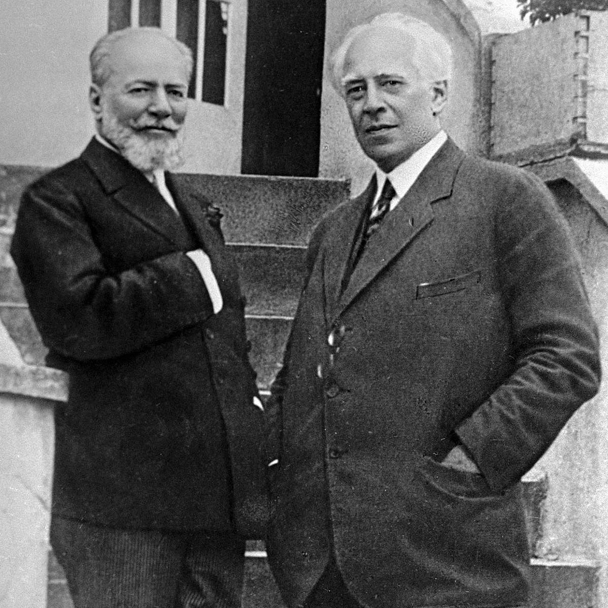 Между двух революций