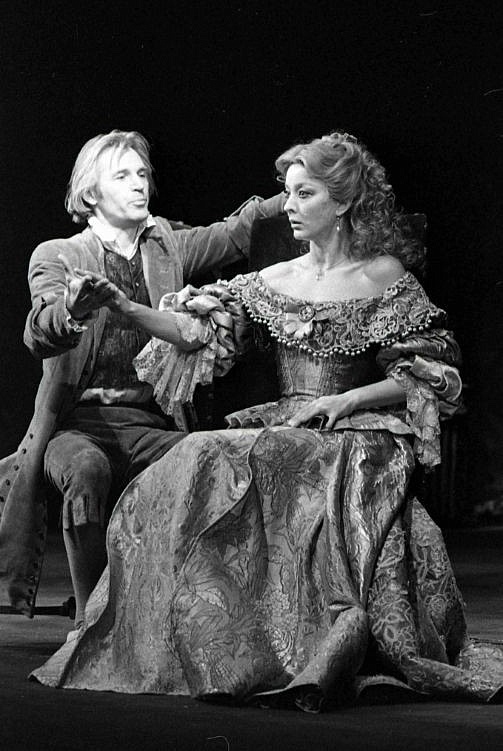 «Тартюф», 1981 г. Тартюф, святоша – С.А. Любшин, Эльмира, жена Оргона – А.А. Вертинская