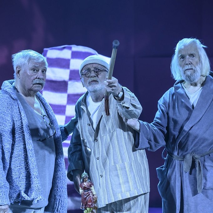 Третий звонок, господа!