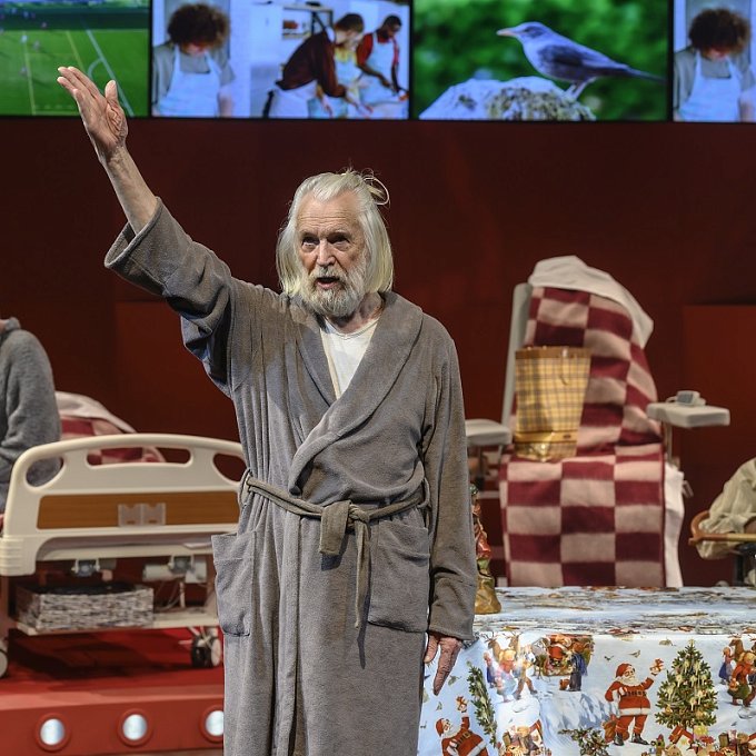 Третий звонок, господа!