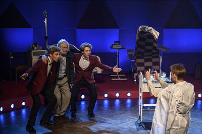 Третий звонок, господа!