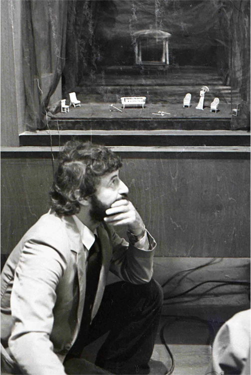 «Чайка», 1980 г. Художник В.Я. Левенталь у своего макета