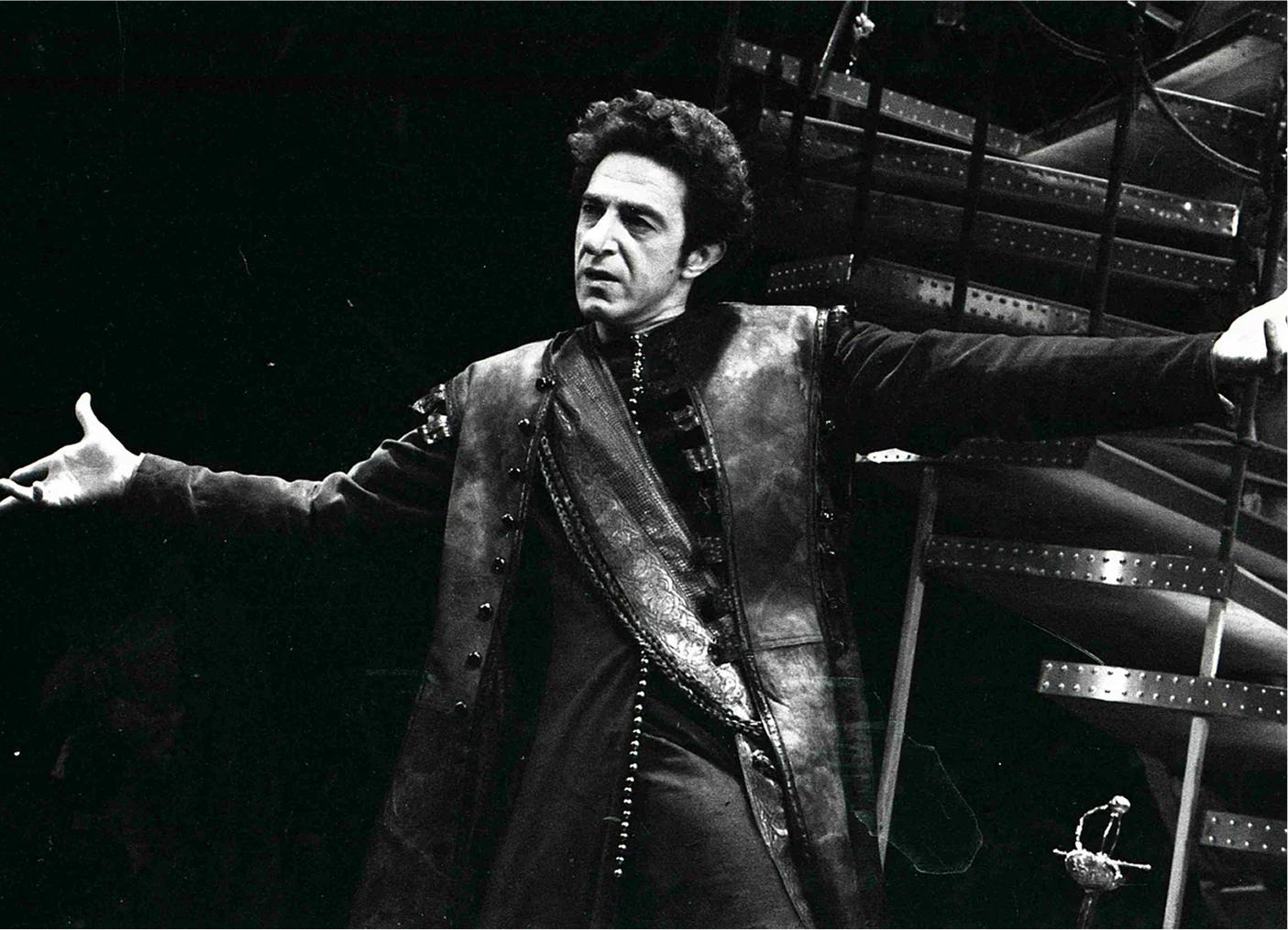 «Сирано де Бержерак», 2000 г. Сирано де Бержерак, поэт –  В.В. Гвоздицкий