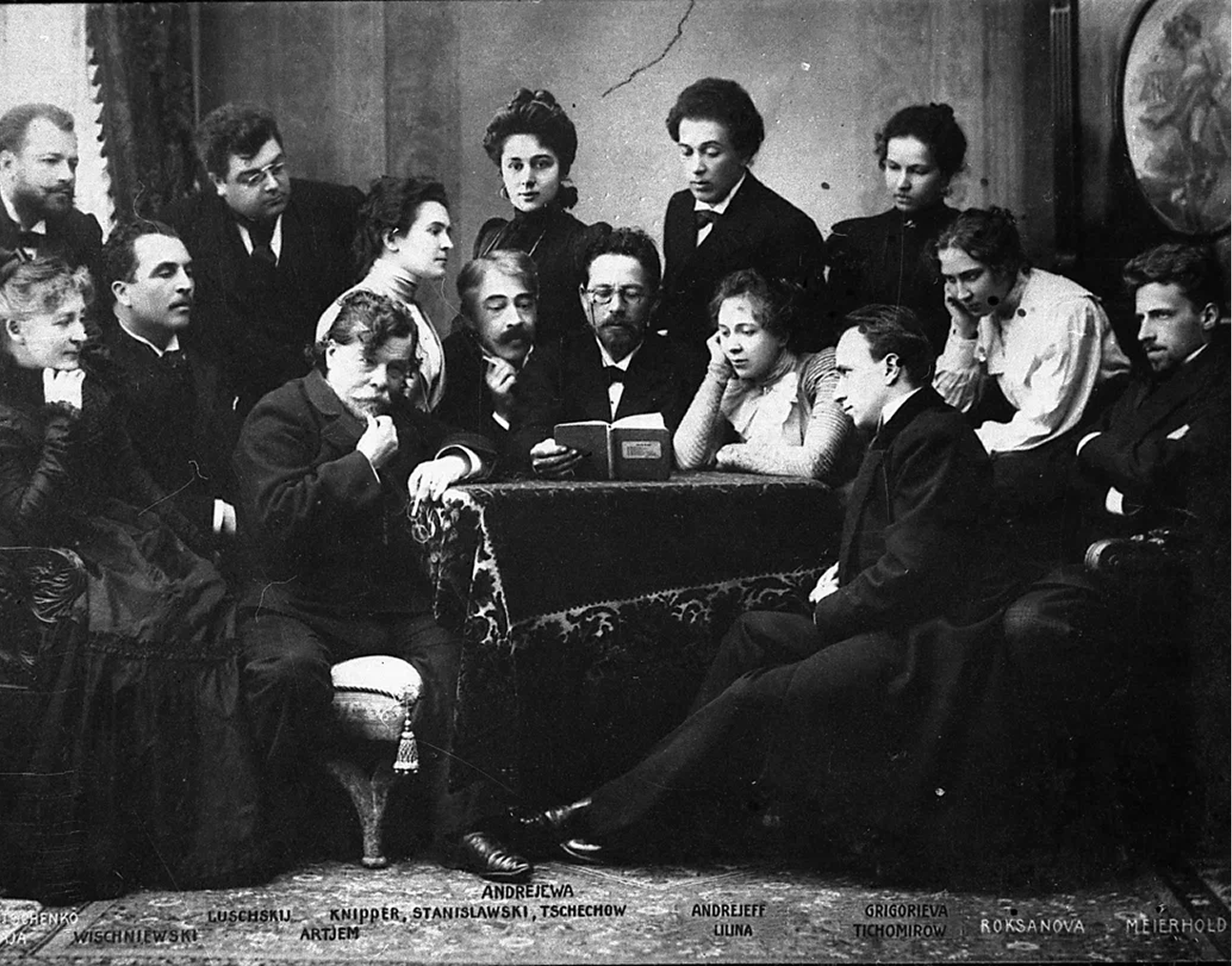 А.П. Чехов среди участников спектакля «Чайка», 1899 г.